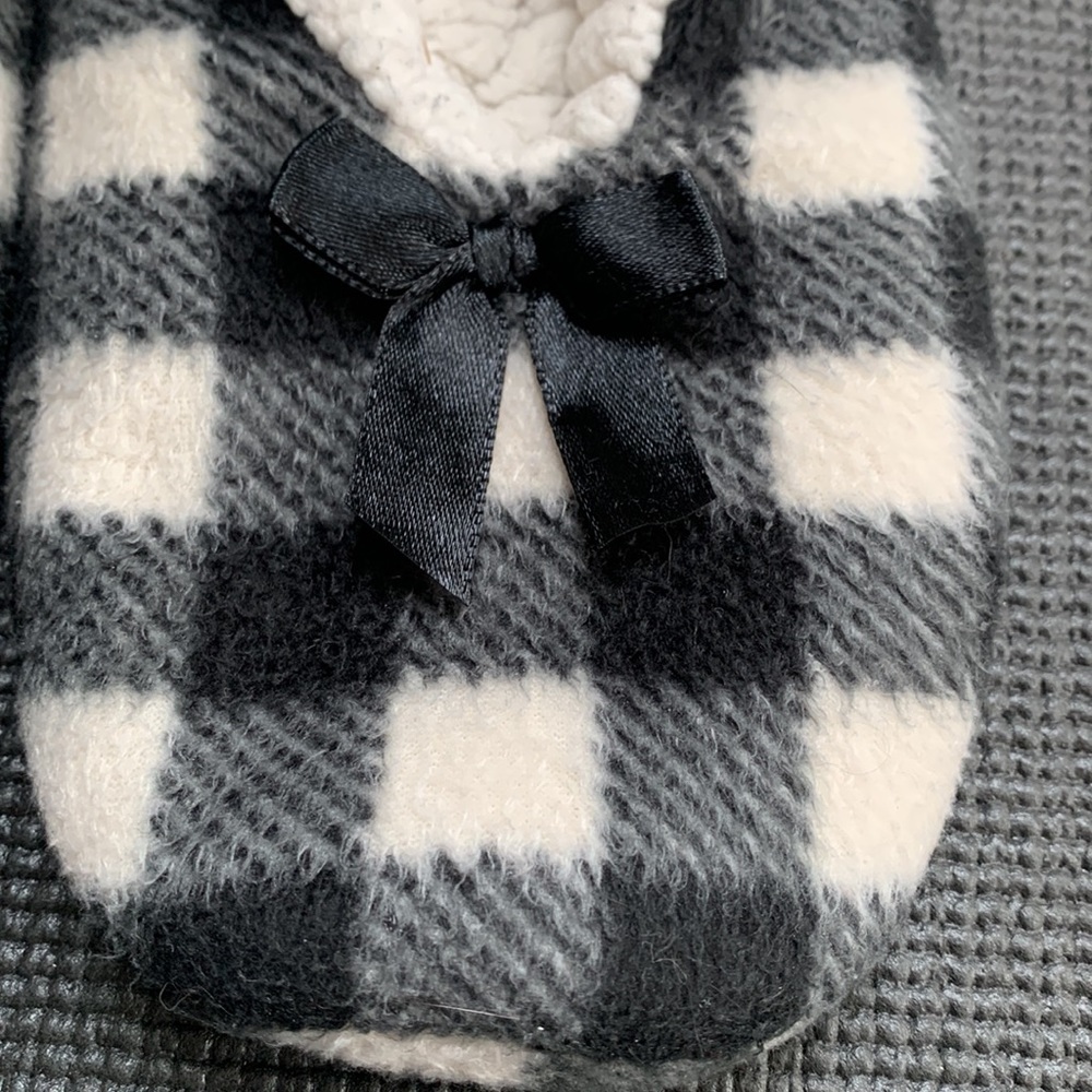 Slippers - Picture 3 of 4